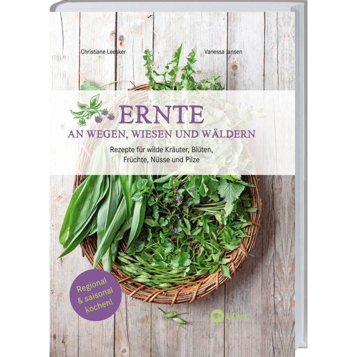 Buchcover mit Titel "Ernte an Wegen, Wiesen und W&auml;ldern" von Christiane Leesker und Vanessa Jansen. Text: "Rezepte f&uuml;r wilde Kr&auml;uter, Bl&uuml;ten, Fr&uuml;chte, N&uuml;sse und Pilze". Das Cover zeigt einen Korb mit gr&uuml;nen Kr&auml;utern wie B&auml;rlauch auf hellem Holzhintergrund